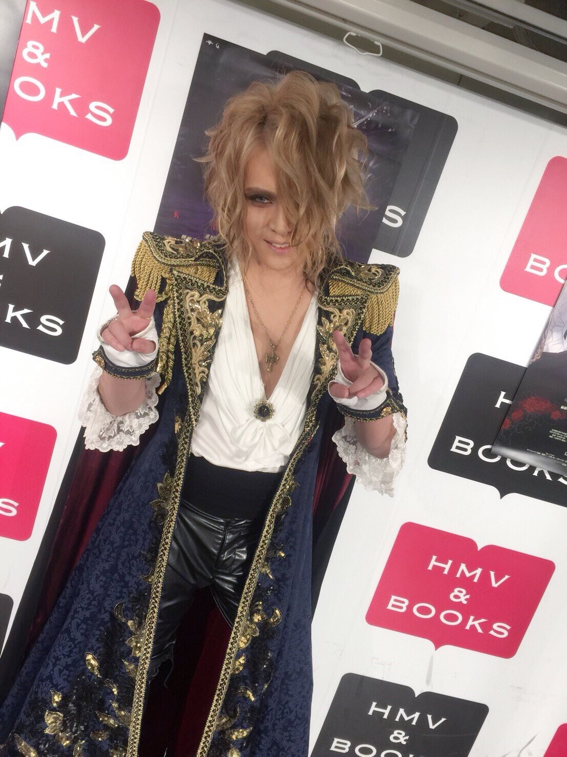 HMV&BOOKS_01